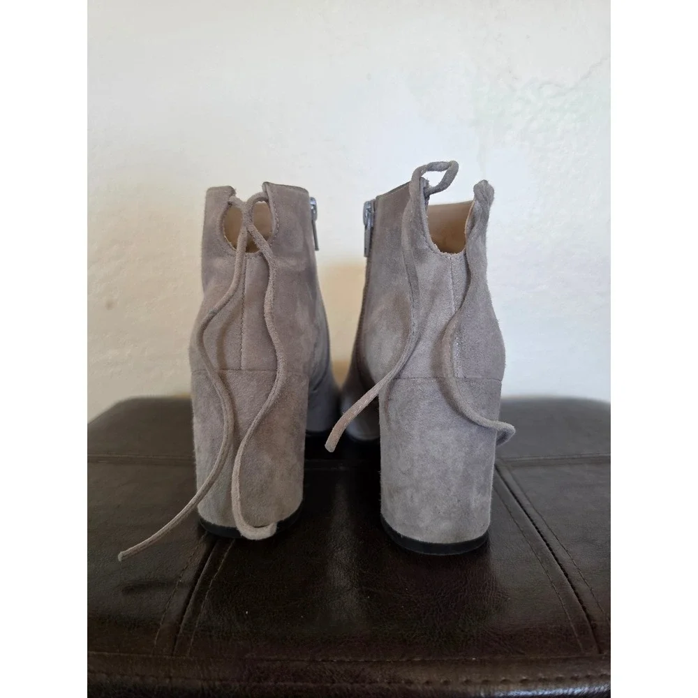 Stuart Weitzman Suede Gray Old Money Quiet Luxury Preppy Heels Booties sz 6‎